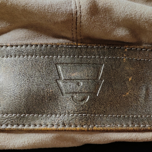 🔷Kathy Van Zeeland Faux Suede Large Studded Tan convertible hobo Handbag - Picture 9 of 12